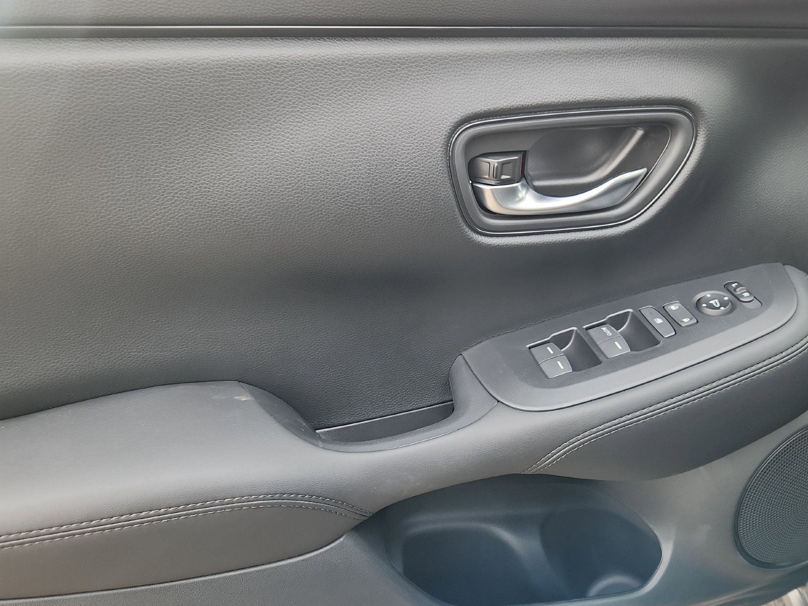 Certified 2026 Honda HR-V LX image 6