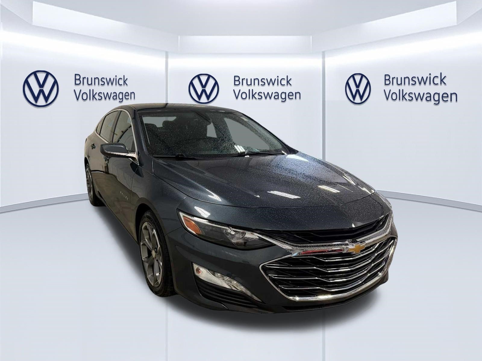 Used 2020 Chevrolet Malibu LT FWD image 2