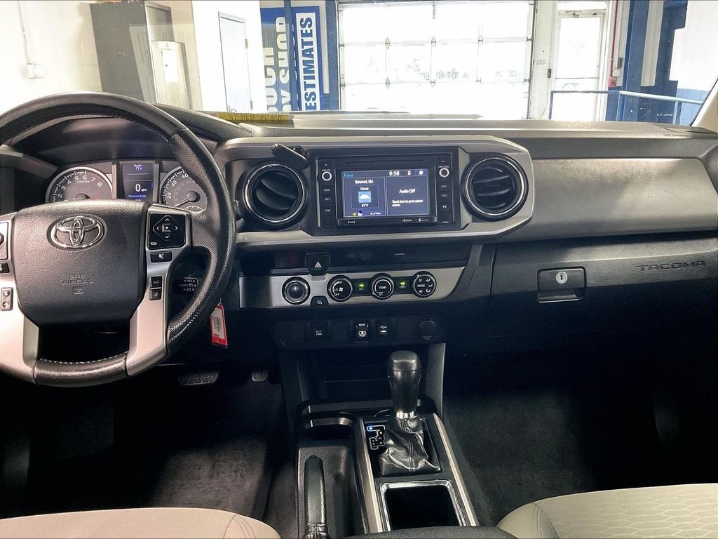 Used 2018 Toyota Tacoma SR5 AWD/4WD image 18