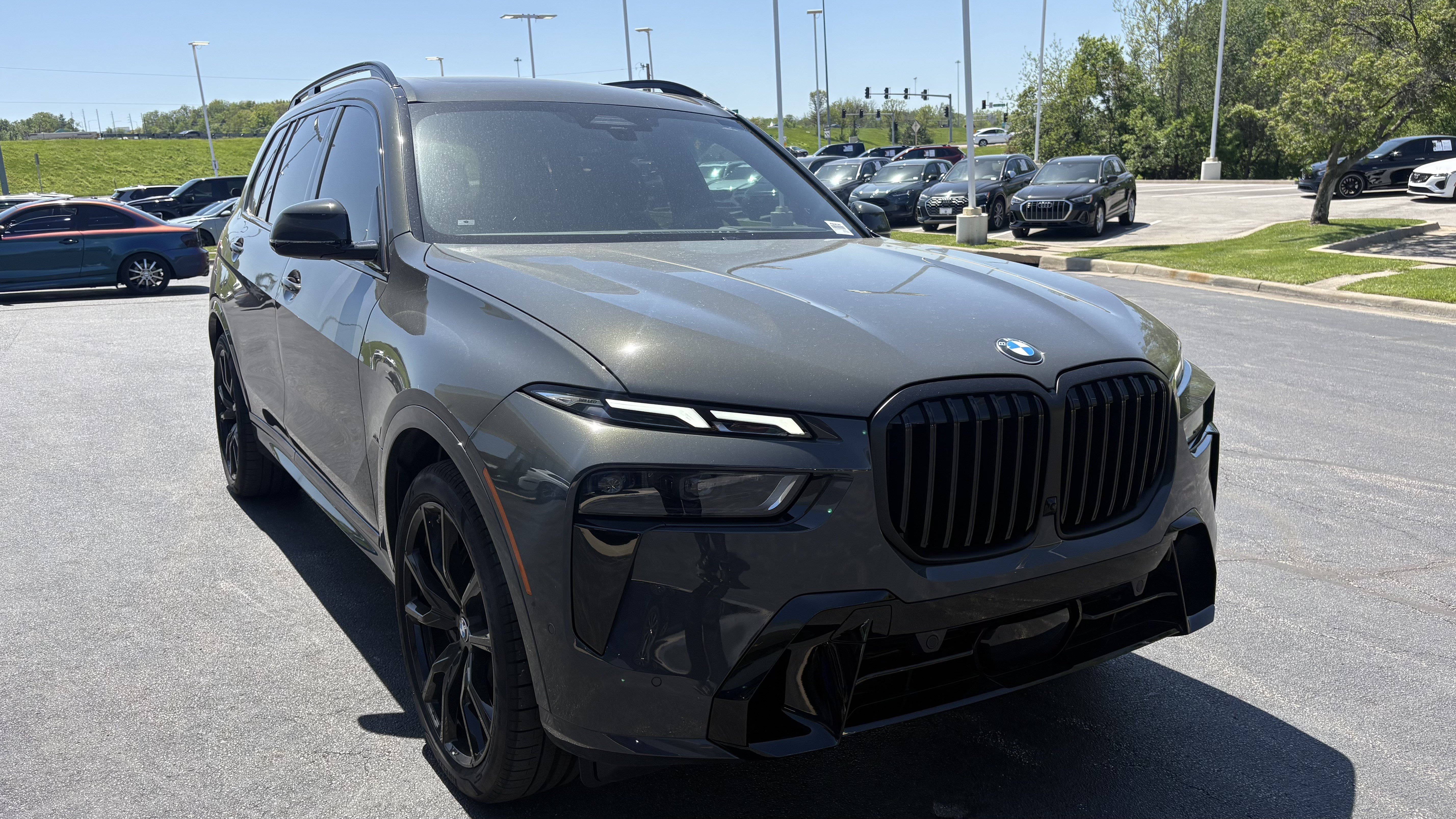 Used 2026 BMW X7 xDrive40i w/ M Sport Package AWD/4WD image 2