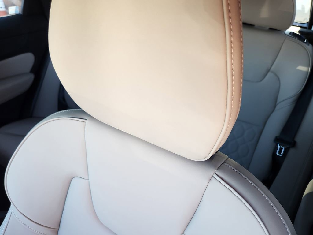 New 2026 Volvo XC60 B5 Plus w/ Climate Package AWD/4WD image 6