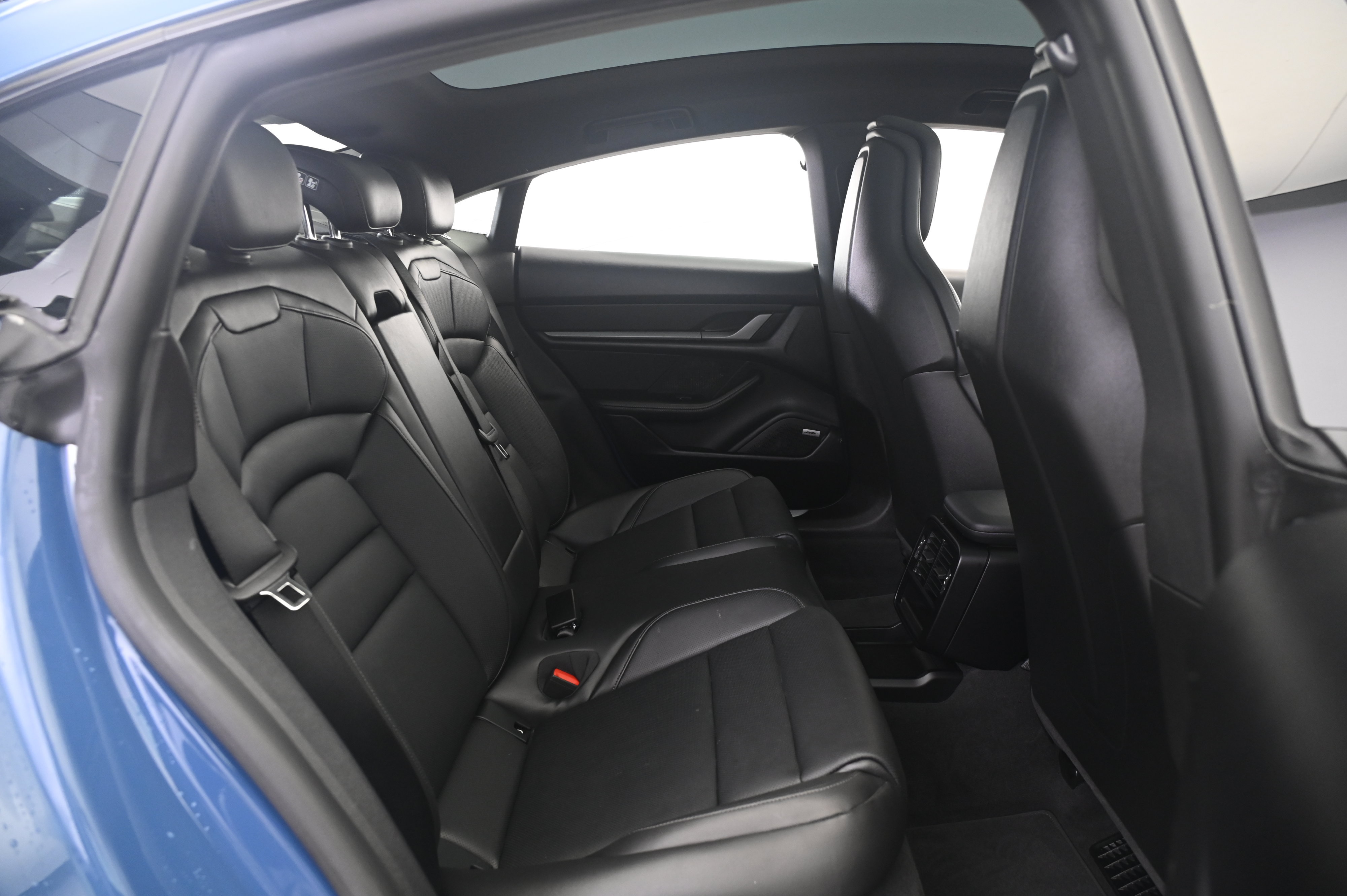 Certified 2025 Porsche Taycan 4S AWD/4WD image 19