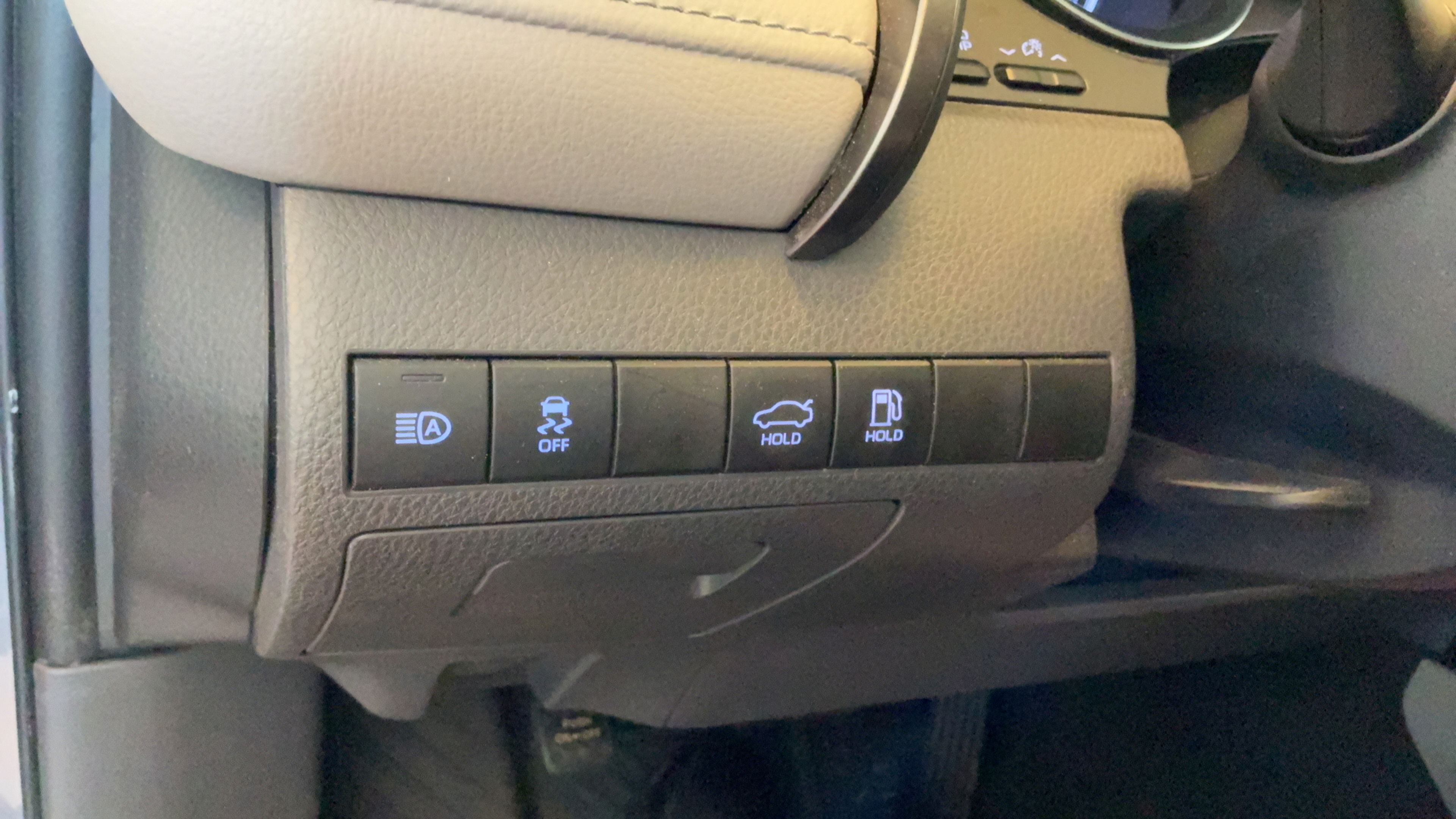 Used 2019 Toyota Camry LE FWD image 19