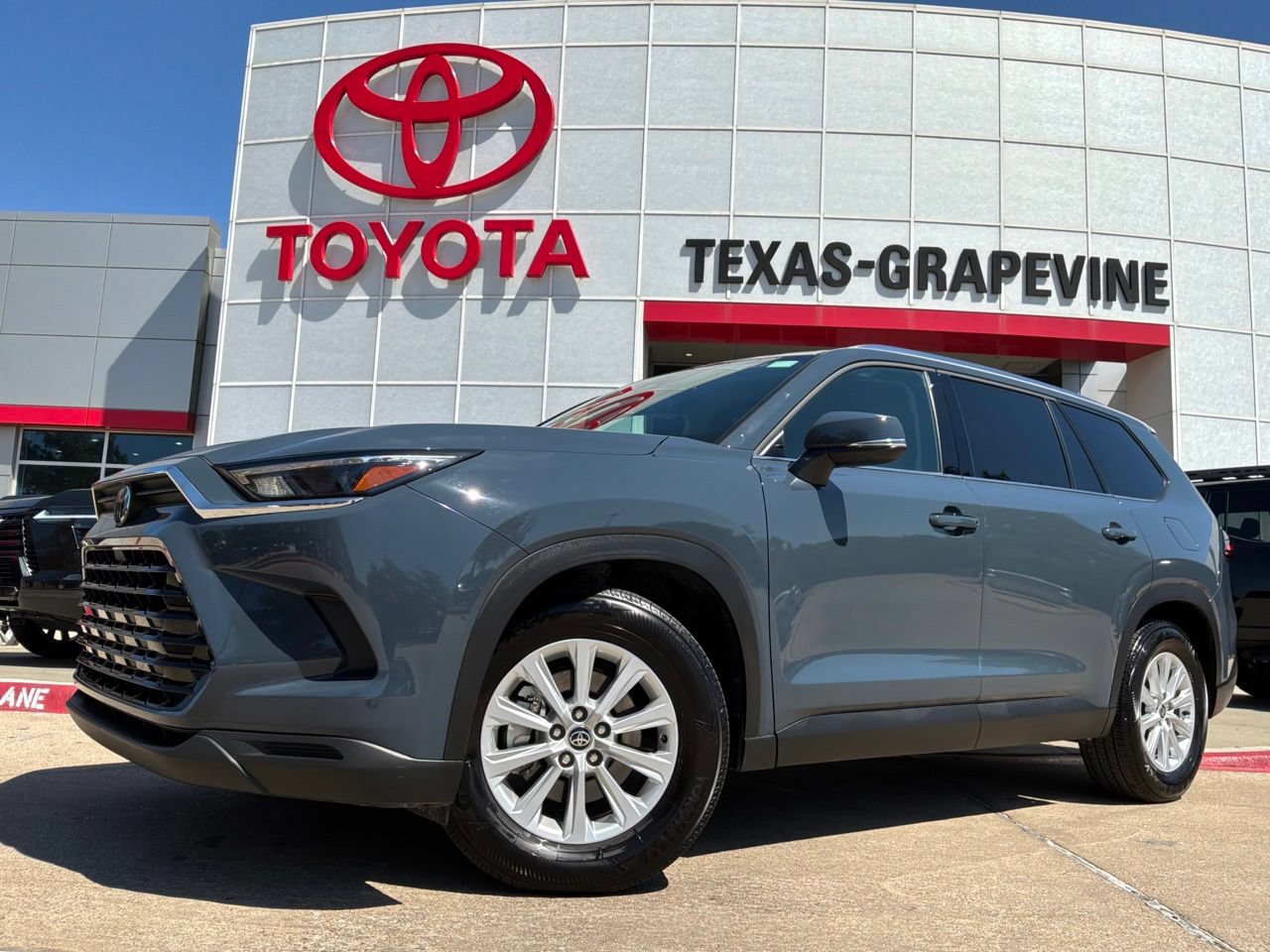 Used 2026 Toyota Grand Highlander FWD image 2