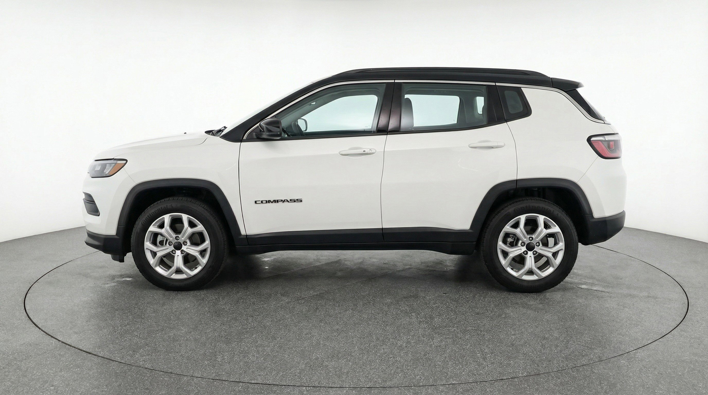 Used 2025 Jeep Compass Latitude AWD/4WD image 5