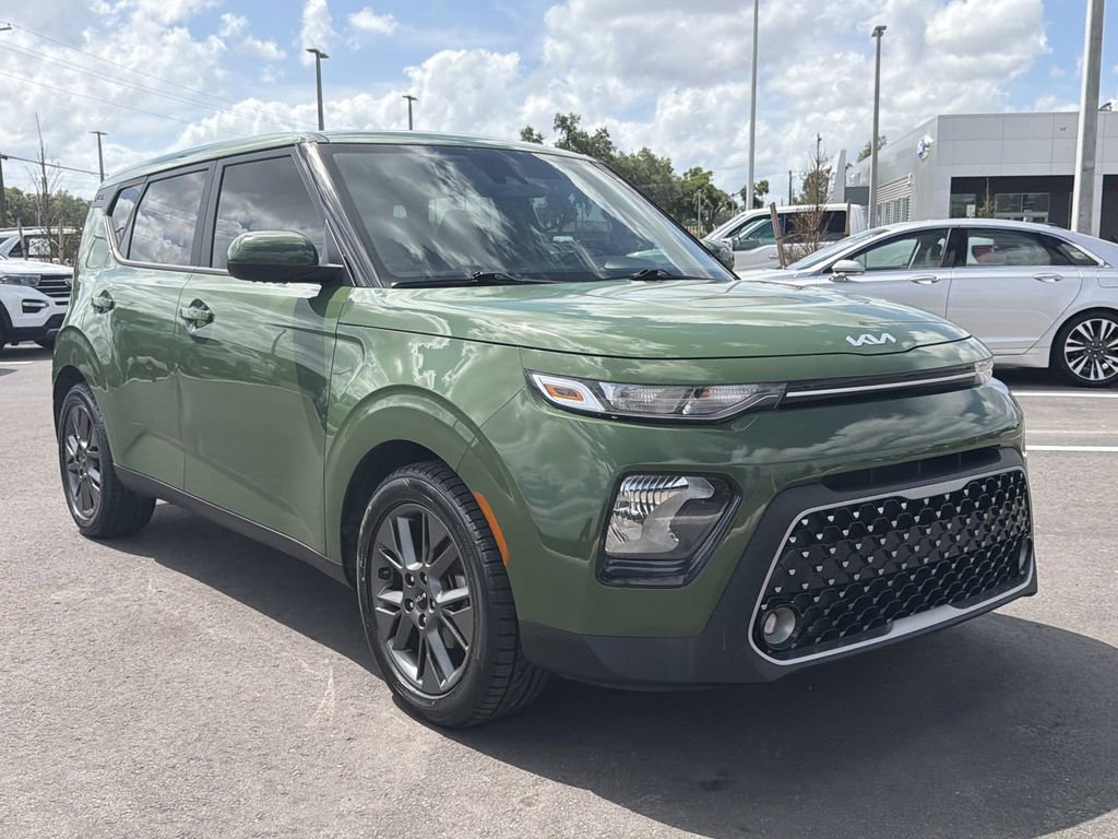 Used 2022 Kia Soul EX FWD image 2