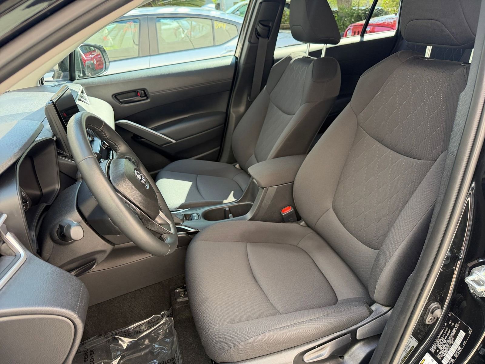 Used 2025 Toyota Corolla Cross LE image 22