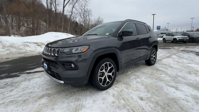 Used 2024 Jeep Compass Limited image 4