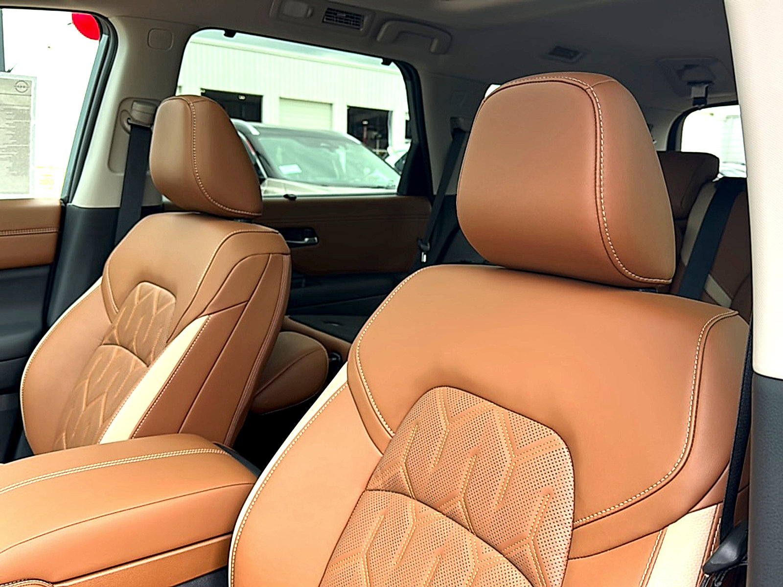 New 2026 Nissan Pathfinder Platinum w/ Lighting Package FWD image 11