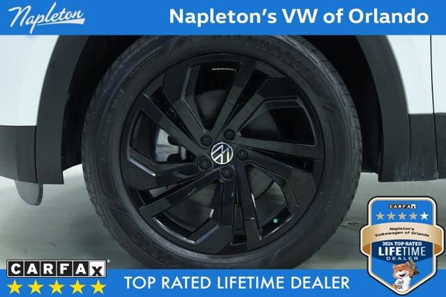 Certified 2022 Volkswagen Atlas SE w/ Black Wheel Package FWD image 8