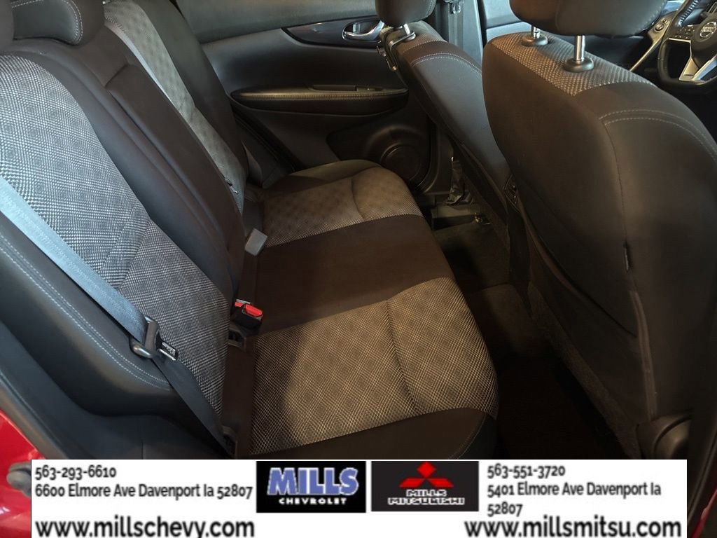 Used 2017 Nissan Rogue Sport SV w/ SV Premium Package image 16