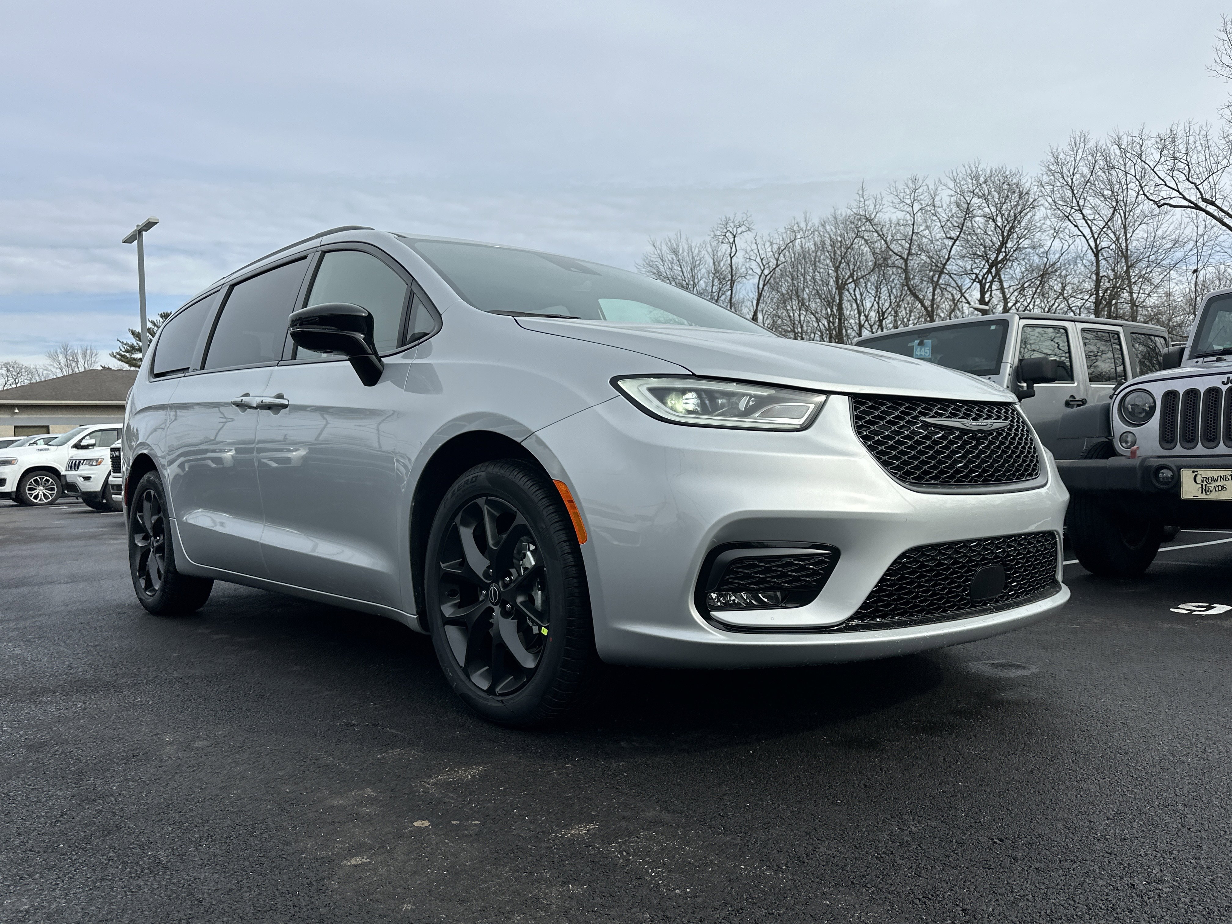 New 2026 Chrysler Pacifica Limited w/ S Appearance Package FWD image 21
