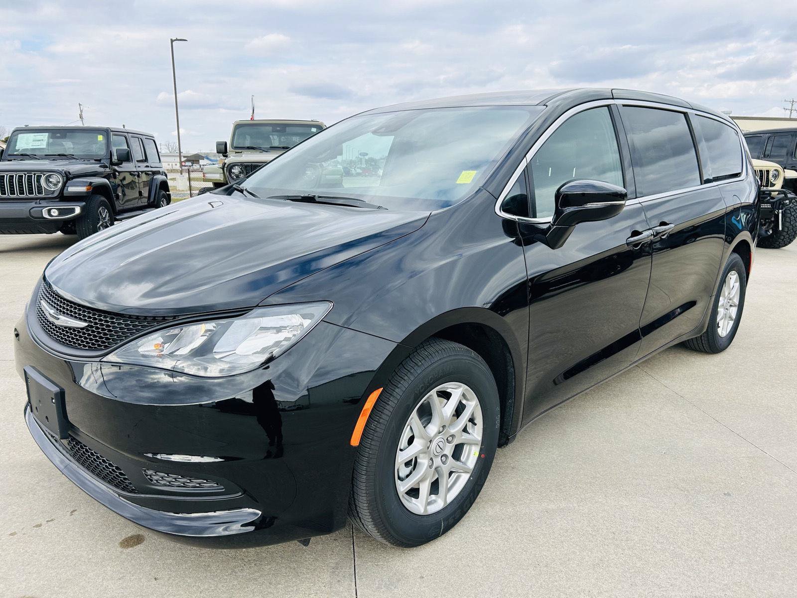 New 2026 Chrysler Voyager LX FWD image 35