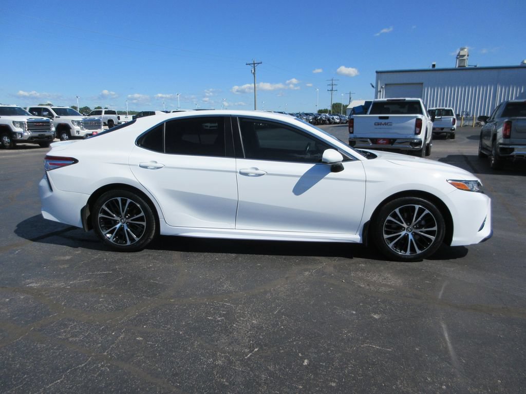 Used 2020 Toyota Camry SE FWD image 5