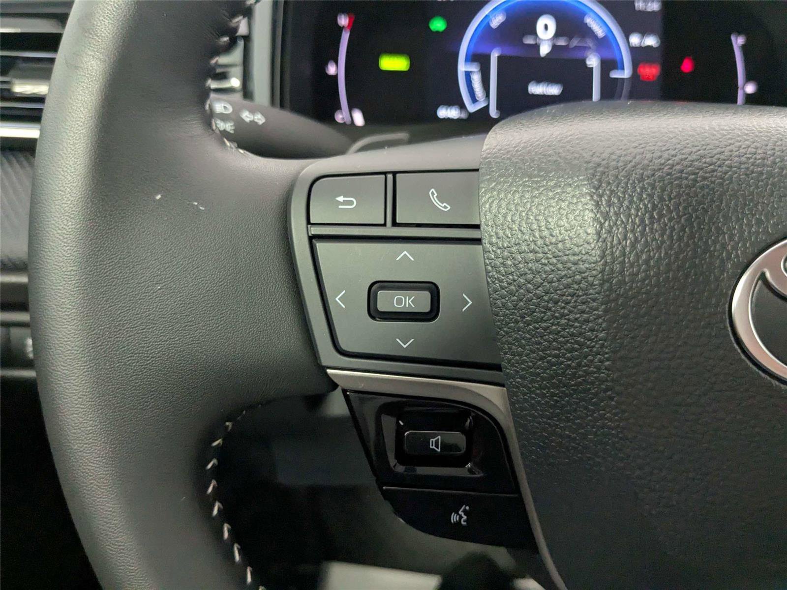 Used 2025 Toyota Camry SE FWD image 17