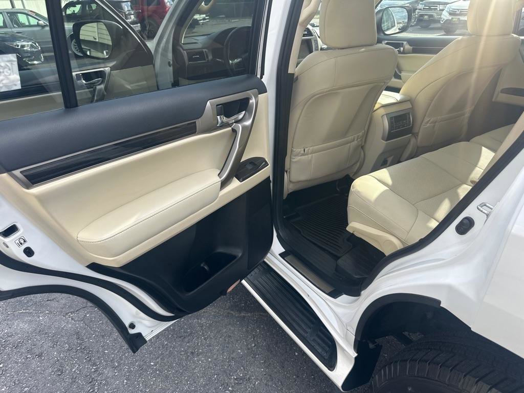 Used 2020 Lexus GX 460 Premium w/ Premium Package AWD/4WD image 18
