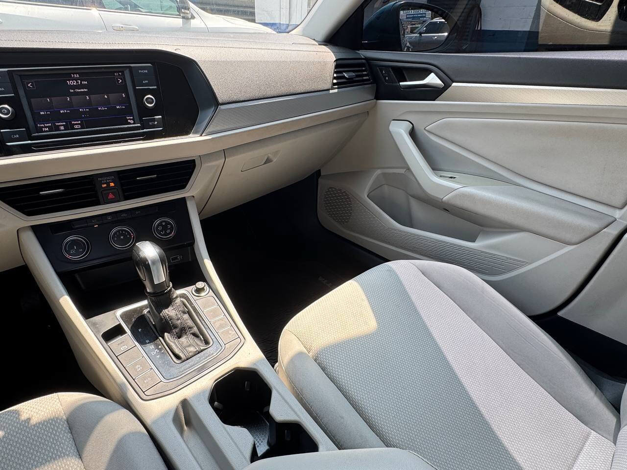 Used 2019 Volkswagen Jetta SE FWD image 16