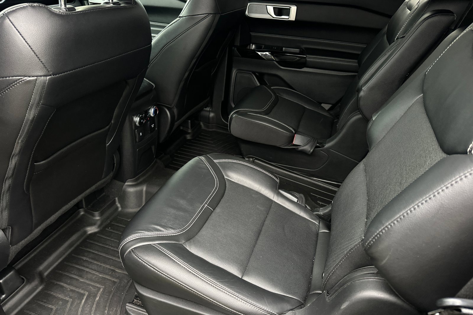 Used 2022 Ford Explorer ST w/ Equipment Group 401A image 12