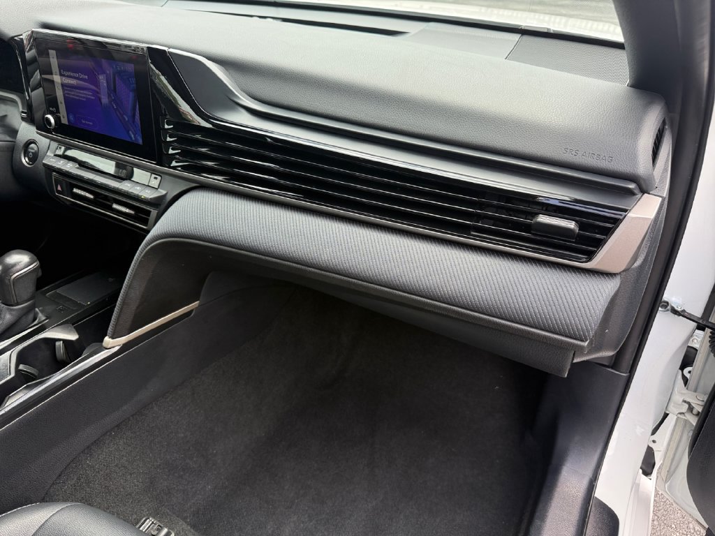 Used 2025 Toyota Camry SE FWD image 16
