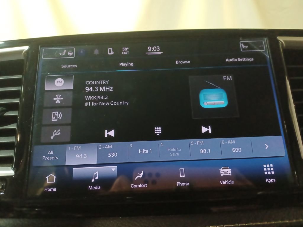 Used 2022 Chrysler Pacifica Touring-L image 12