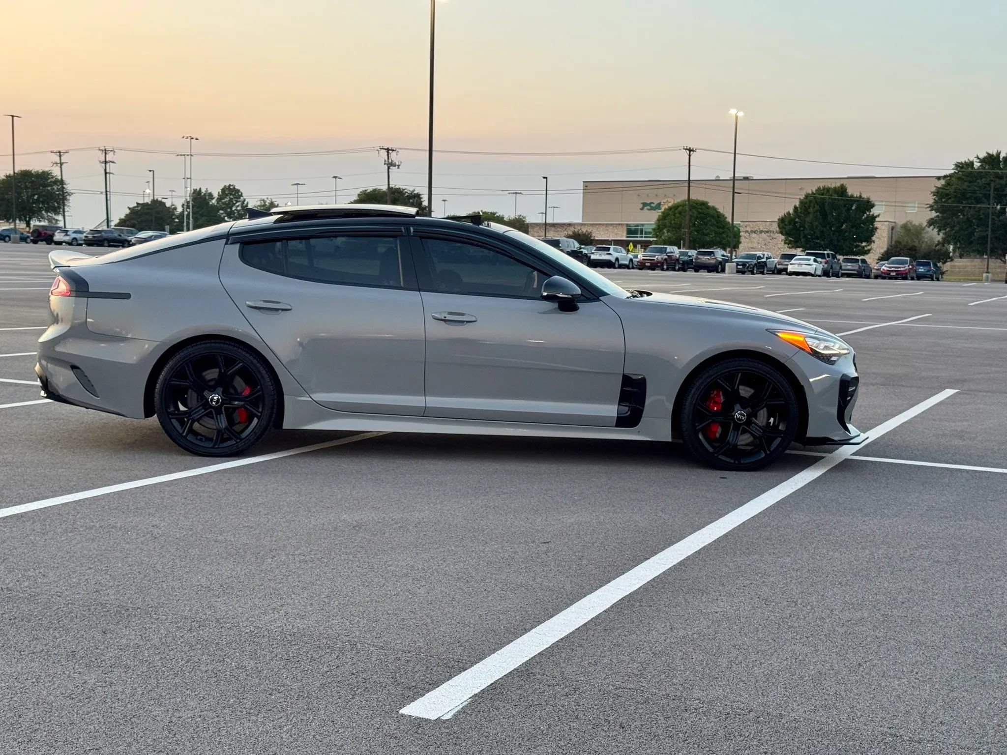 Used 2018 Kia Stinger GT2 AWD/4WD image 8
