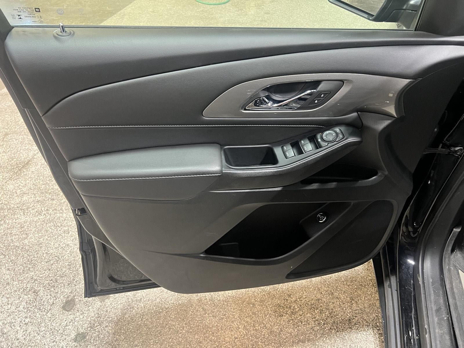 Used 2023 Chevrolet Traverse LT FWD image 18