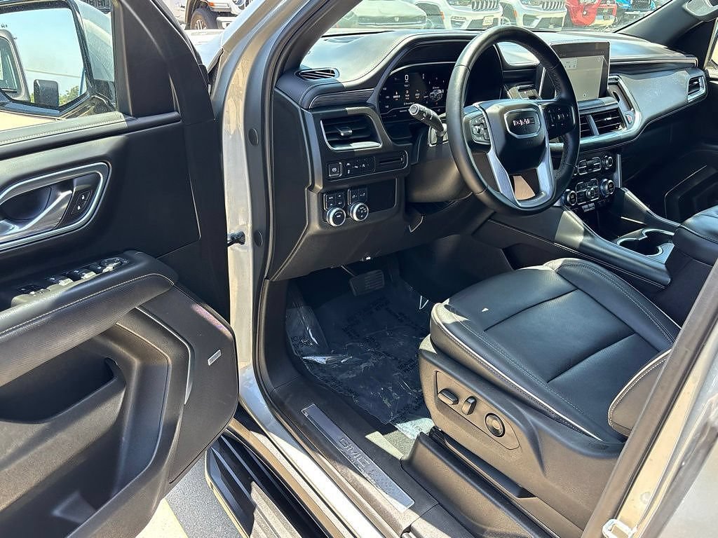 Used 2024 GMC Yukon SLT AWD/4WD image 9