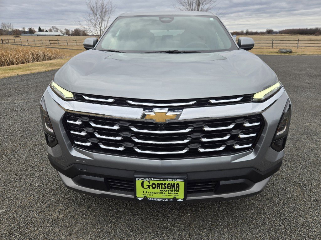 Used 2025 Chevrolet Equinox LT image 2