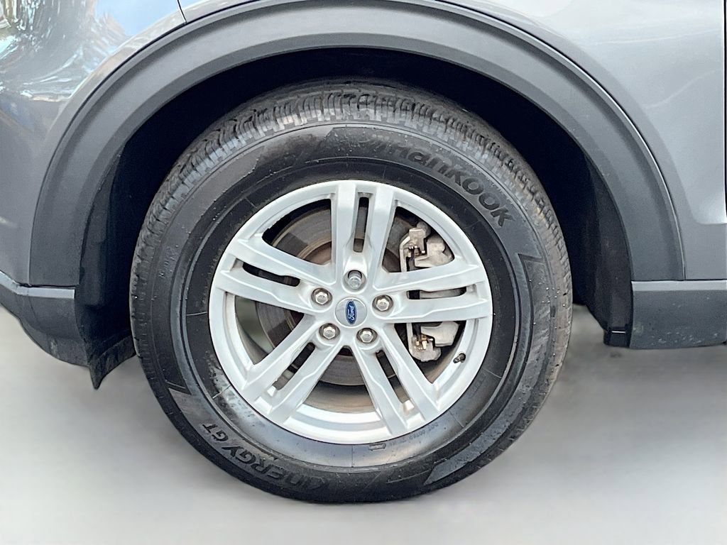Used 2024 Ford Explorer XLT w/ Equipment Group 202A AWD/4WD image 32