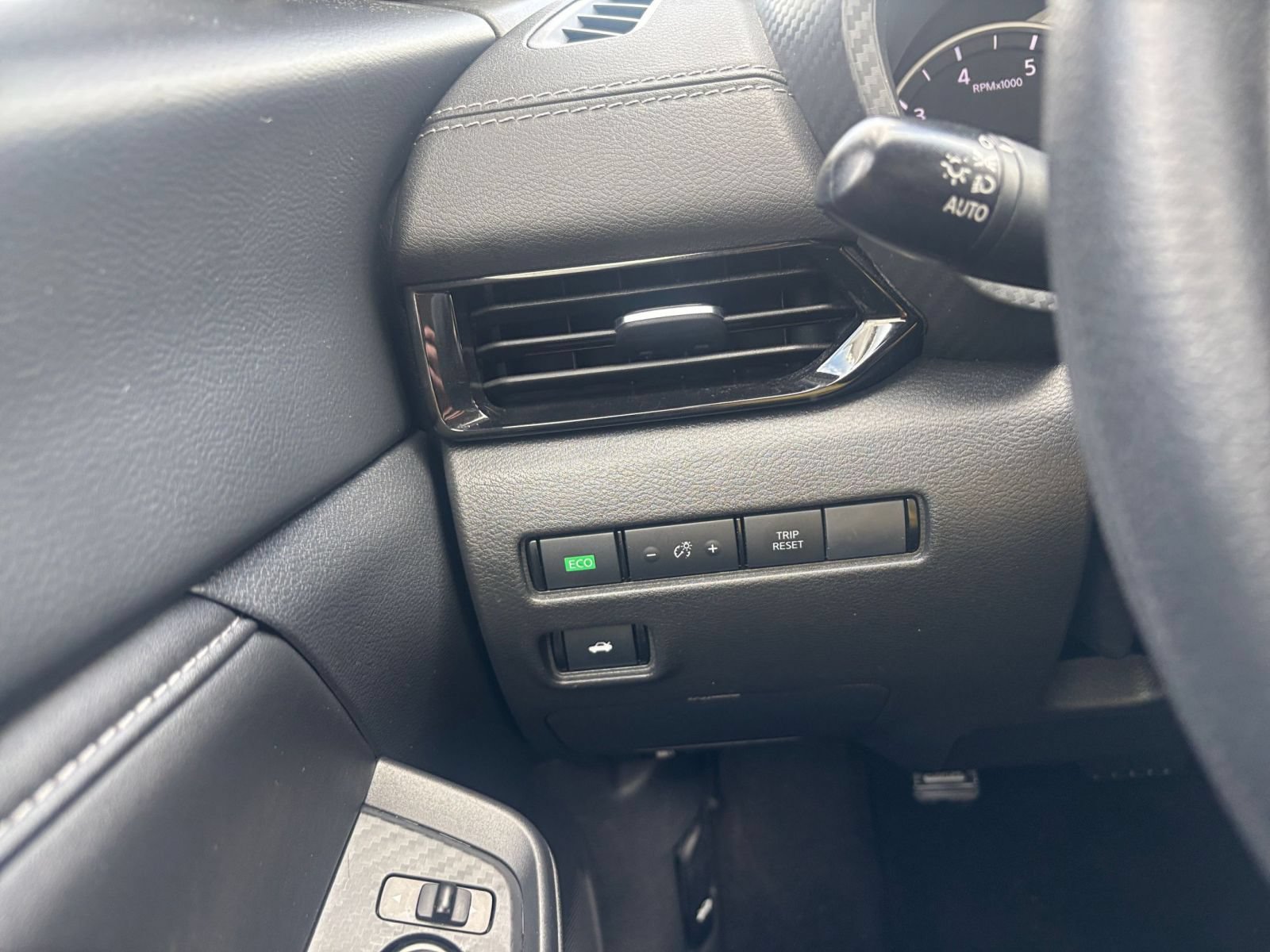 Used 2025 Nissan Sentra SV FWD image 31
