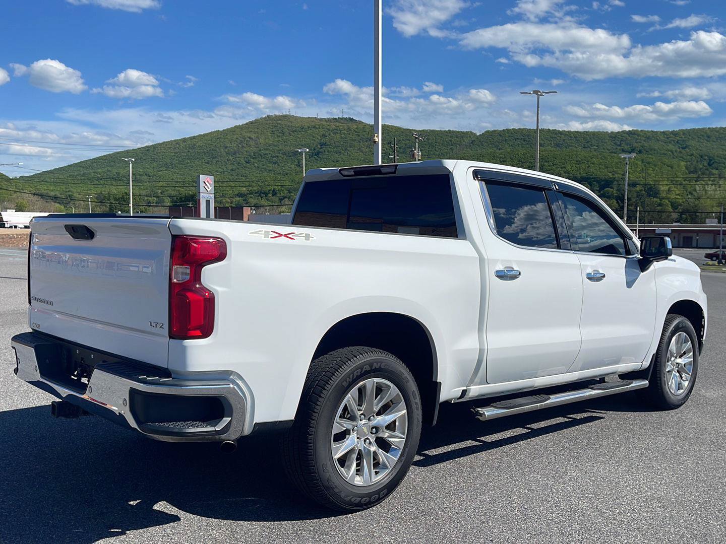 Used 2019 Chevrolet Silverado 1500 LTZ w/ LTZ Premium Package AWD/4WD image 39