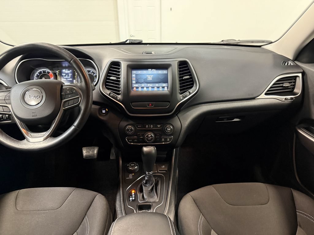 Used 2019 Jeep Cherokee Latitude w/ Comfort & Convenience Group AWD/4WD image 18