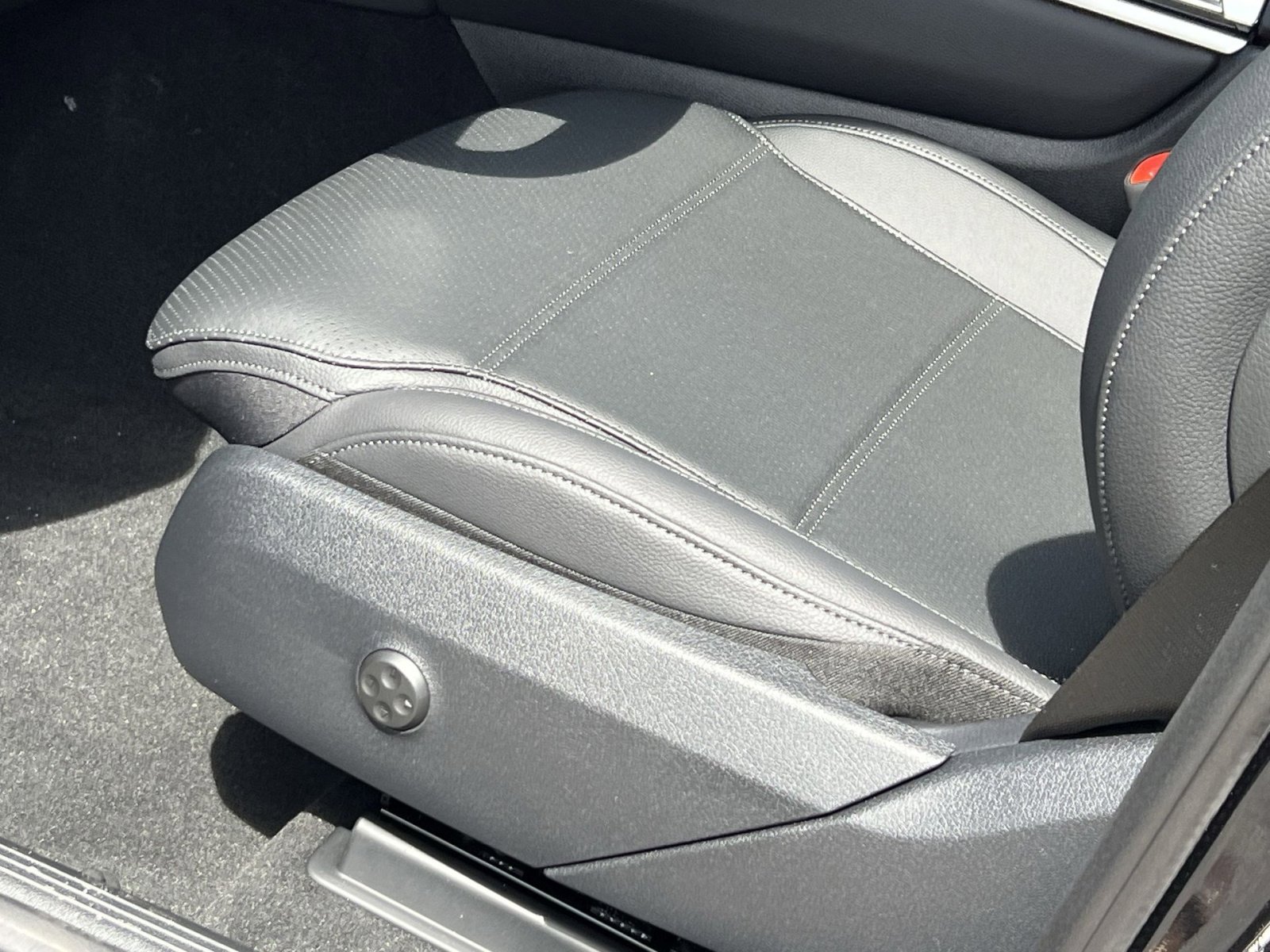 New 2026 Mercedes-Benz GLC 300 4MATIC image 12