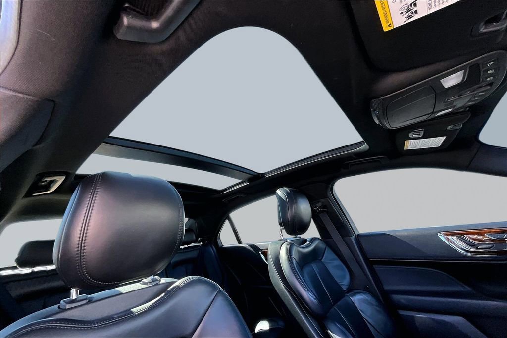 Used 2017 Lincoln Continental Select image 22