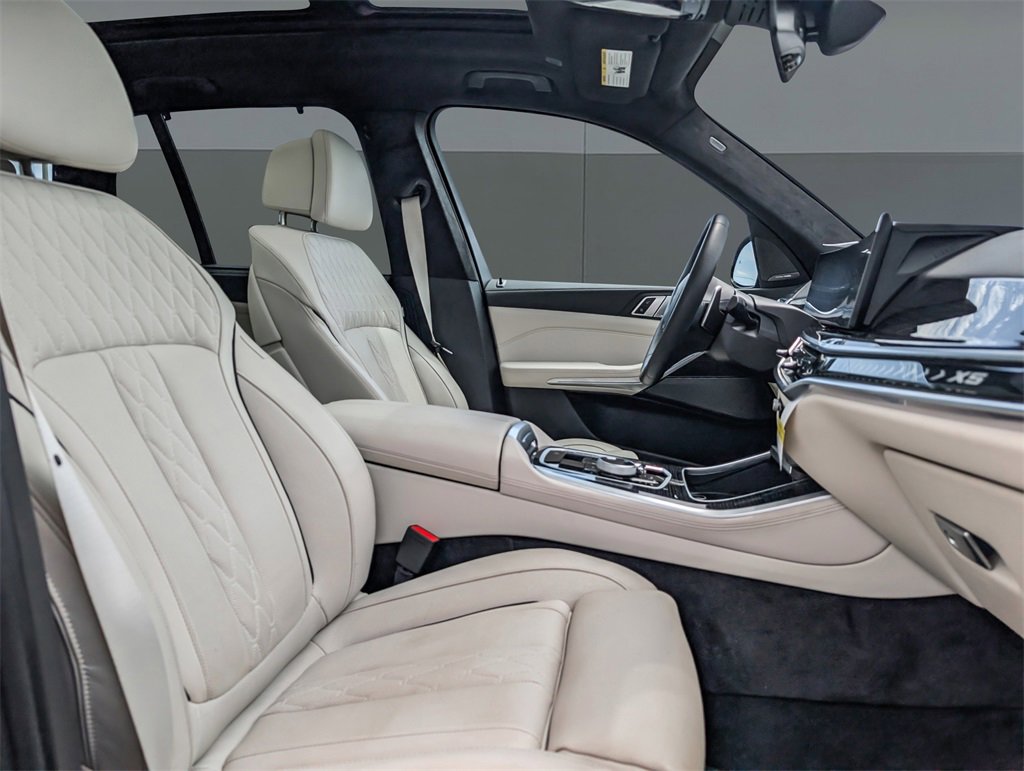Used 2025 BMW X5 xDrive40i w/ Executive Package image 21