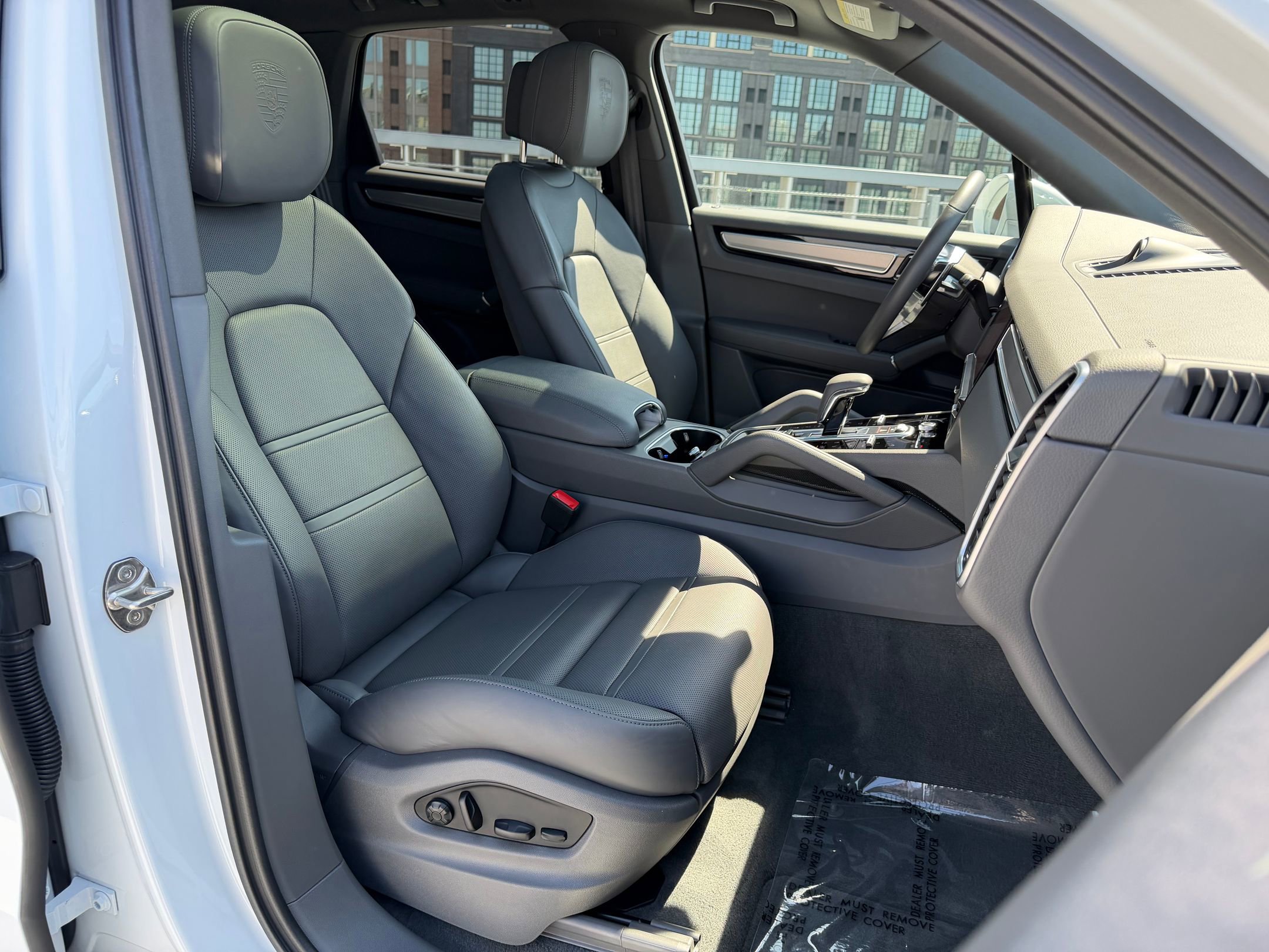 Certified 2023 Porsche Cayenne Platinum Edition image 14