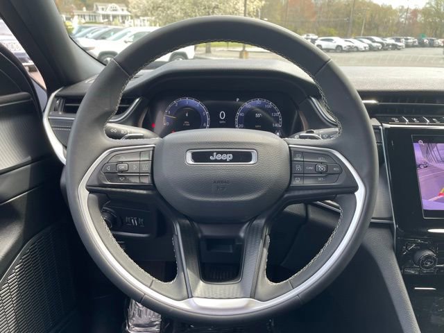 Used 2025 Jeep Grand Cherokee L Laredo AWD/4WD image 14