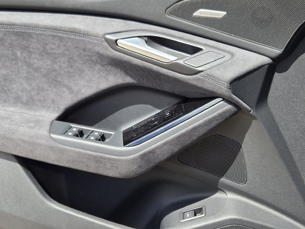 New 2027 Audi SQ6 e-tron Prestige AWD/4WD image 27