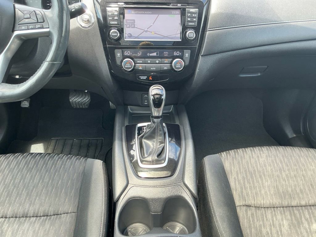Used 2017 Nissan Rogue SV FWD image 20