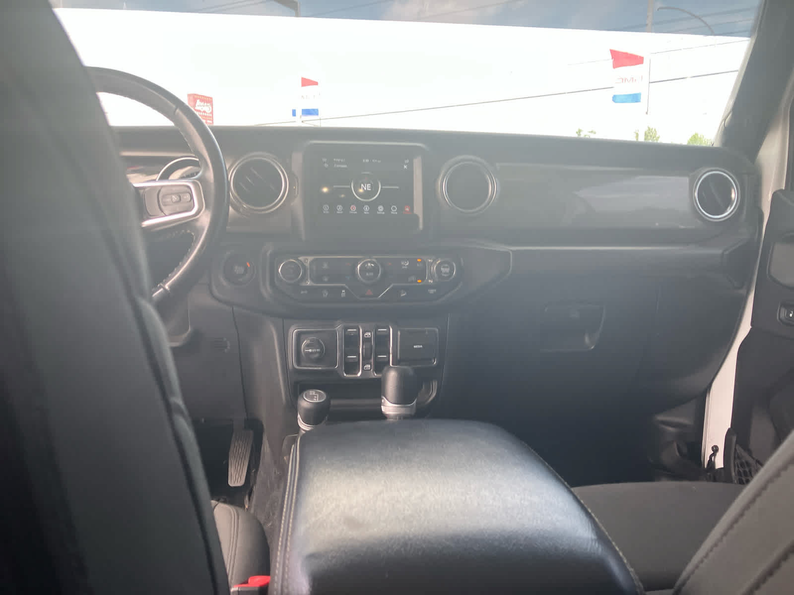 Used 2020 Jeep Wrangler Unlimited Sahara AWD/4WD image 30