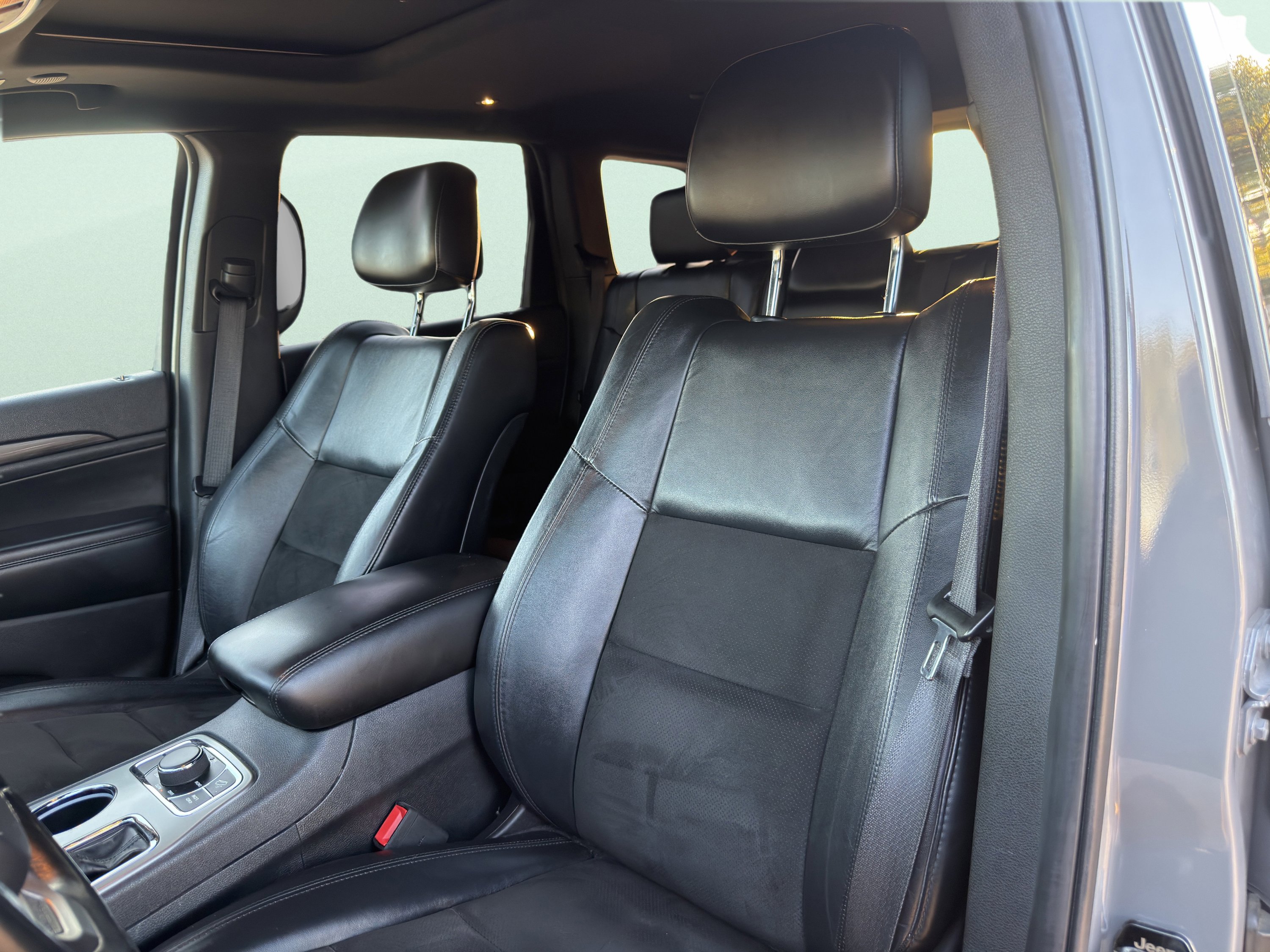 Used 2020 Jeep Grand Cherokee Altitude image 12