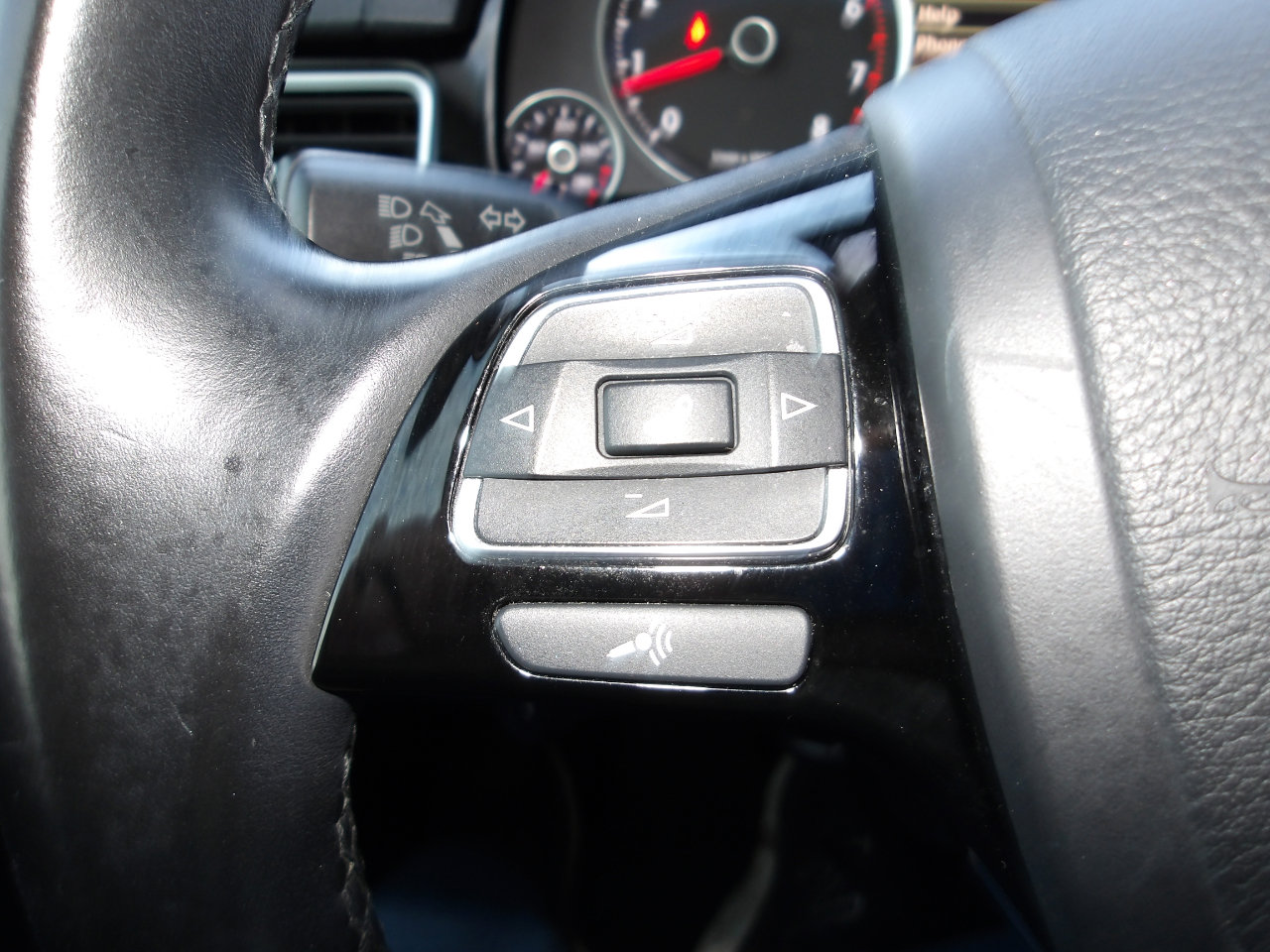 Used 2015 Volkswagen Touareg Sport image 15