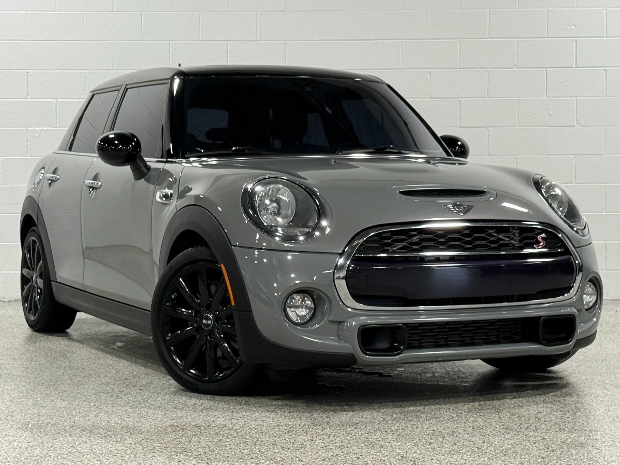 Used 2019 MINI Cooper S w/ Signature Upholstery Package FWD image 4