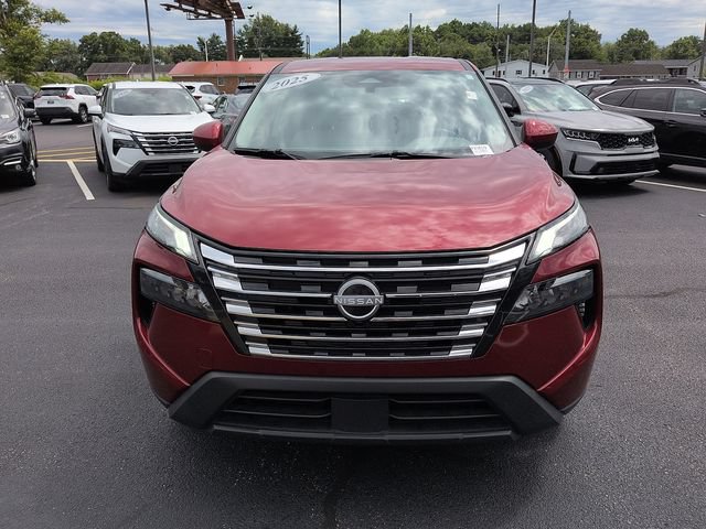 Used 2025 Nissan Rogue SV FWD image 2