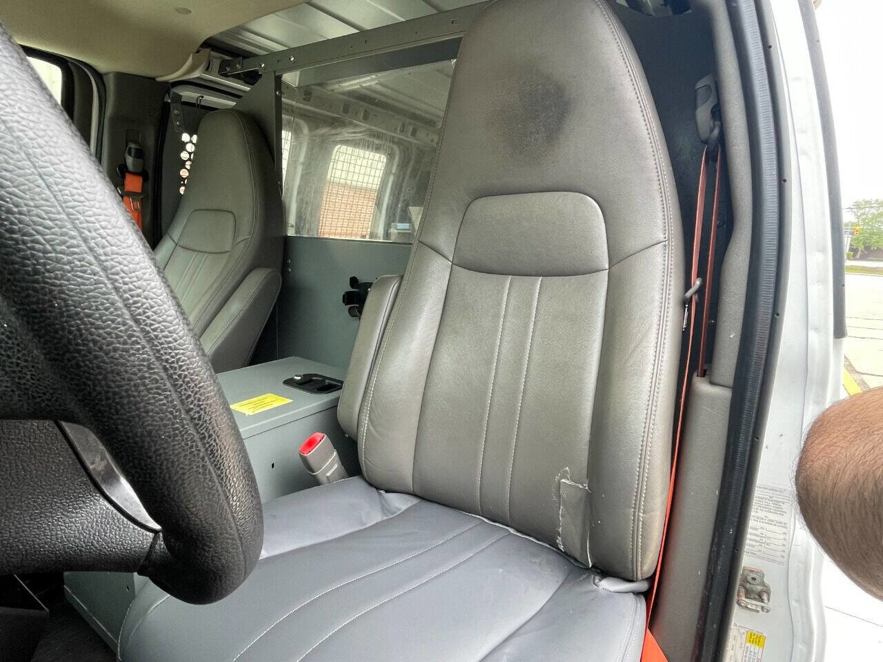 Used 2015 Chevrolet Express 2500 image 13