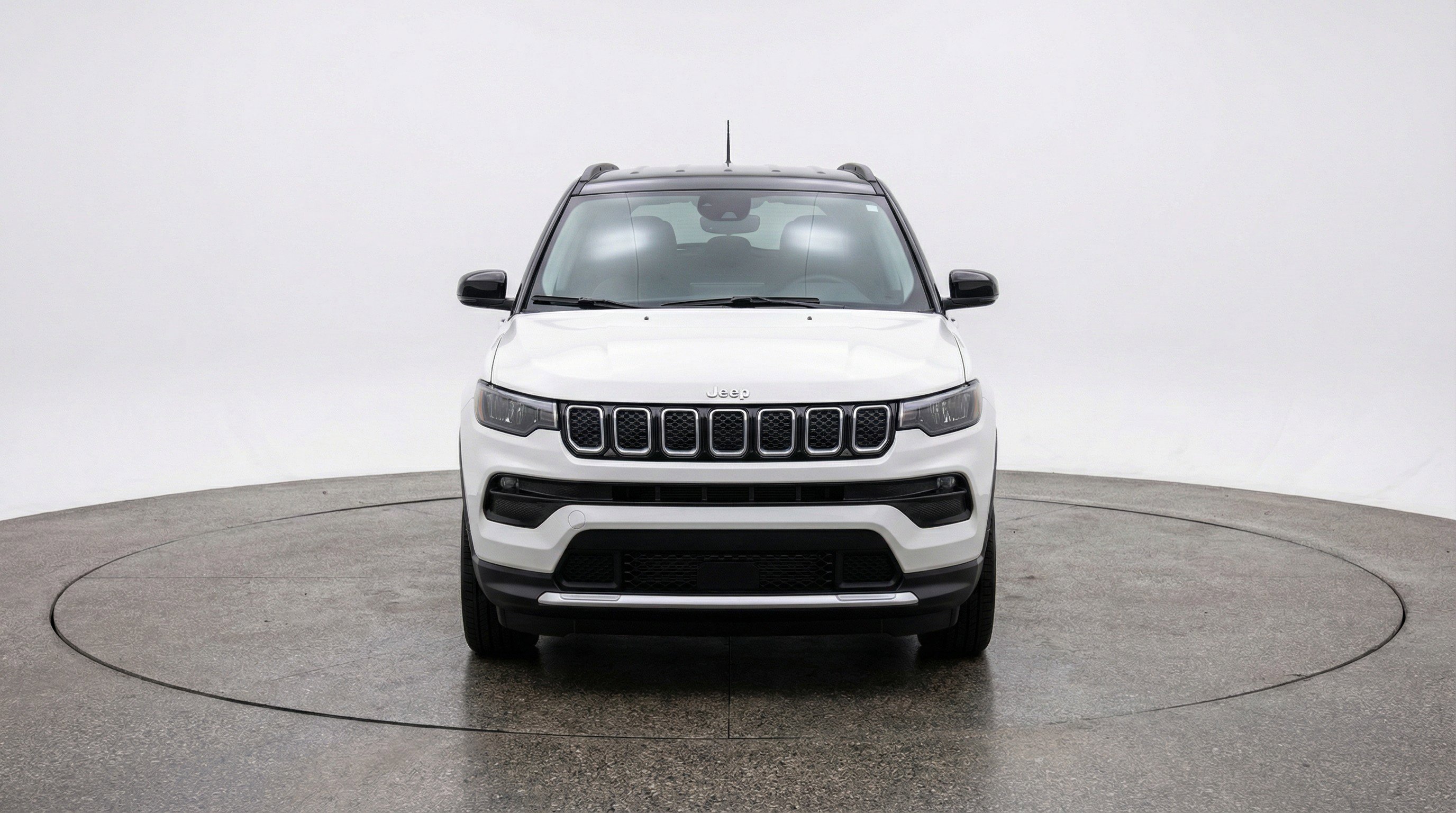 Used 2025 Jeep Compass Limited AWD/4WD image 2