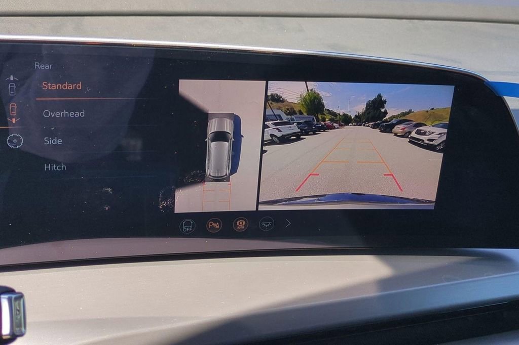 New 2026 Cadillac Vistiq Luxury w/ LPO, Floor Liner Package AWD/4WD image 10