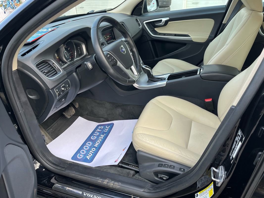 Used 2017 Volvo V60 T5 Premier w/ Convenience Package image 7