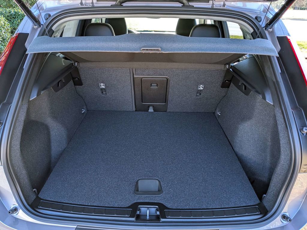 New 2026 Volvo XC40 B4 Core FWD image 12