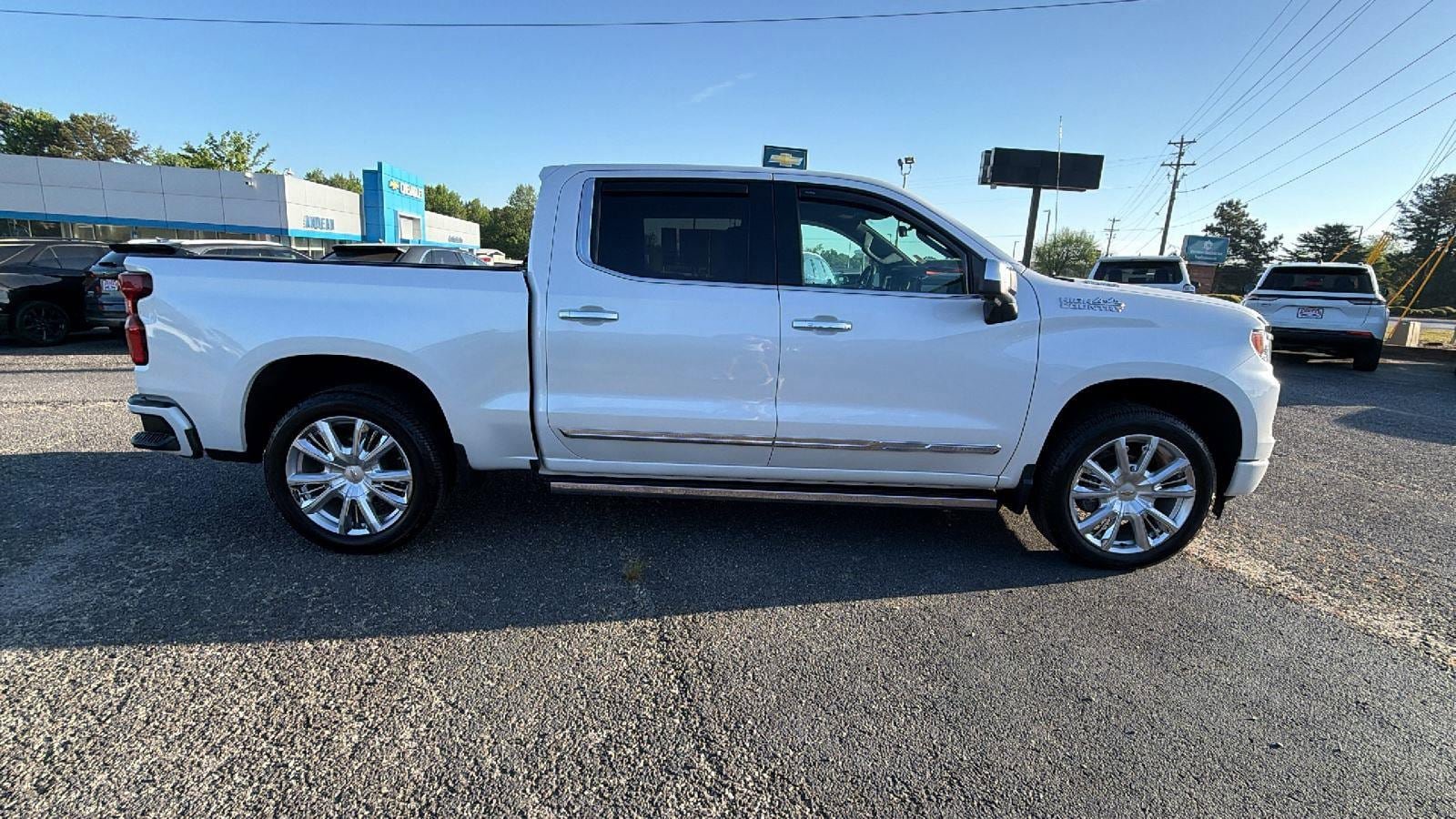 Certified 2023 Chevrolet Silverado 1500 High Country w/ High Country Premium Package AWD/4WD image 4